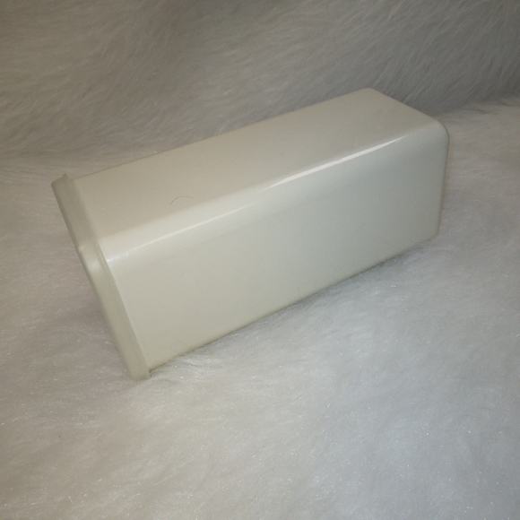 TUPPERWARE 1827-6 Vintage 3 piece cheese keeper, almond beige, 7 inches … - Picture 3 of 7